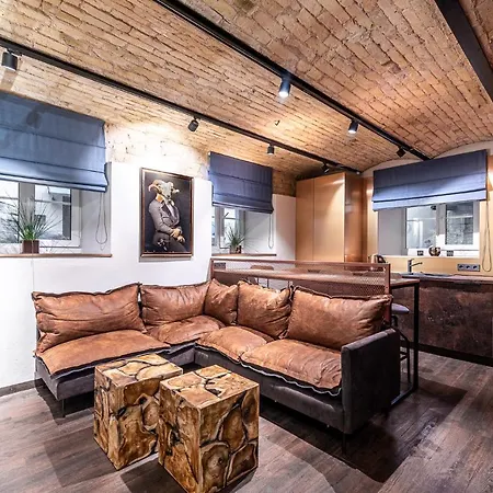 Unesco Hidden Arches - Restored 3 Bedroom Apartment In The Historic Pilies St. Vilnius Exterior photo