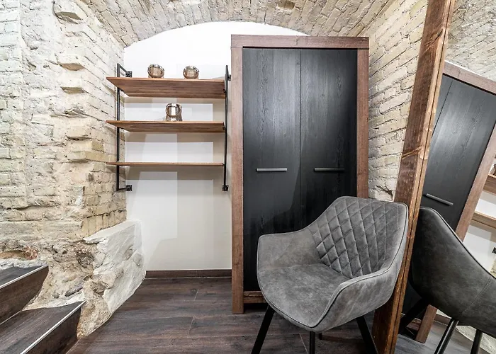 Unesco Hidden Arches - Restored 3 Bedroom Apartment In The Historic Pilies St.