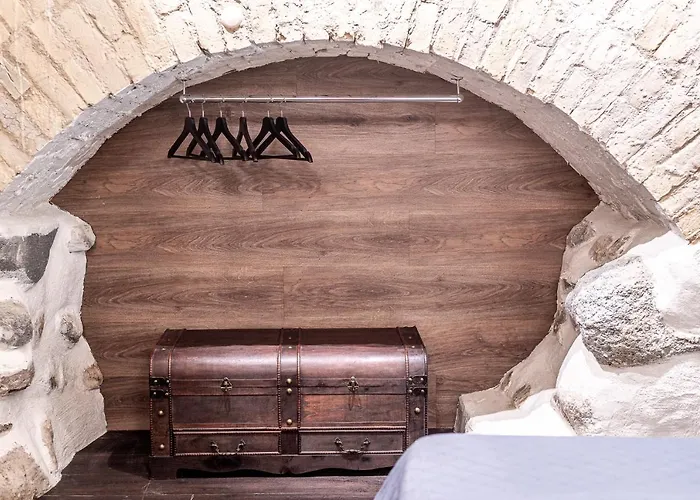 Unesco Hidden Arches - Restored 3 Bedroom Apartment In The Historic Pilies St.
