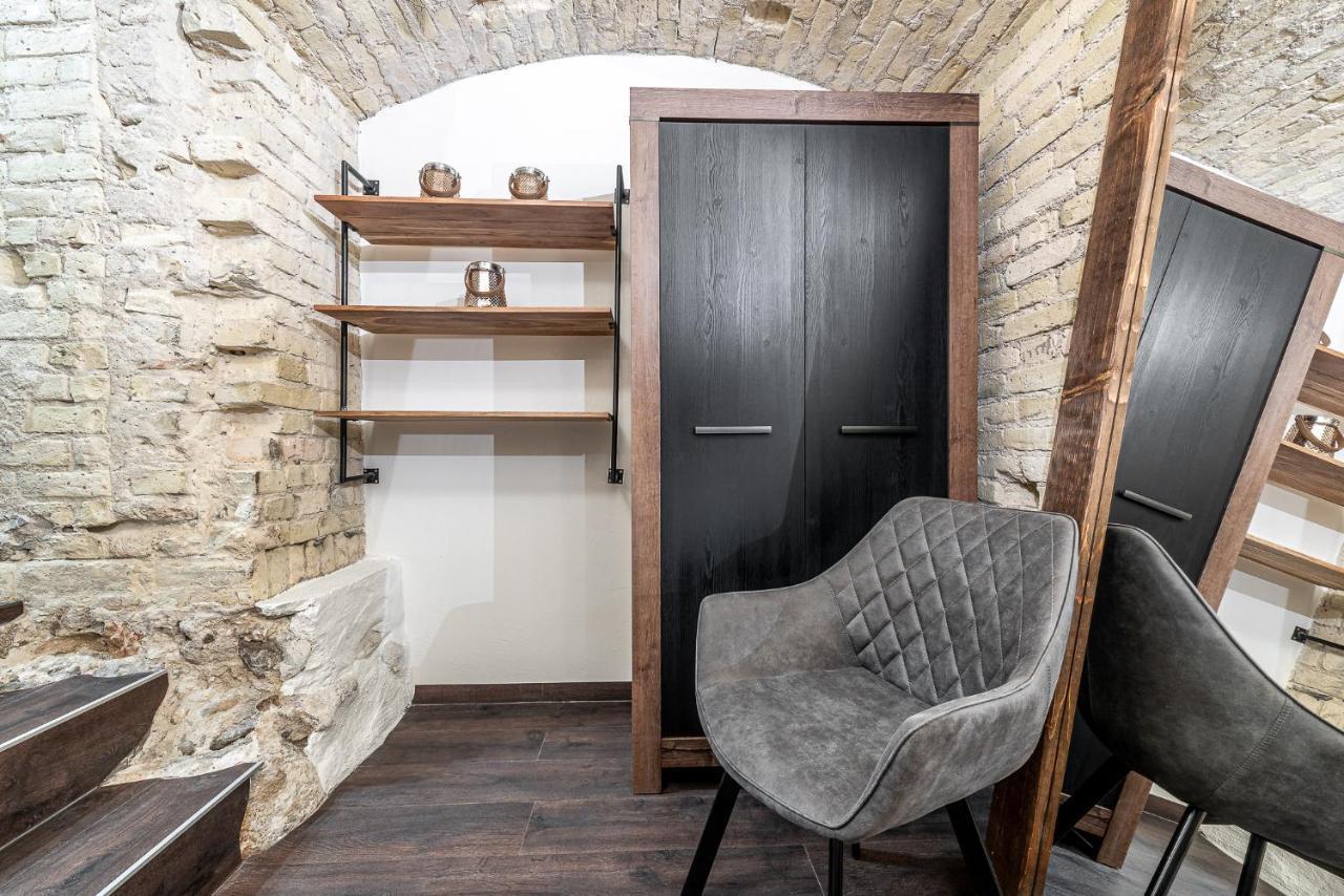 Unesco Hidden Arches - Restored 3 Bedroom In The Historic Pilies St. * Vilnius