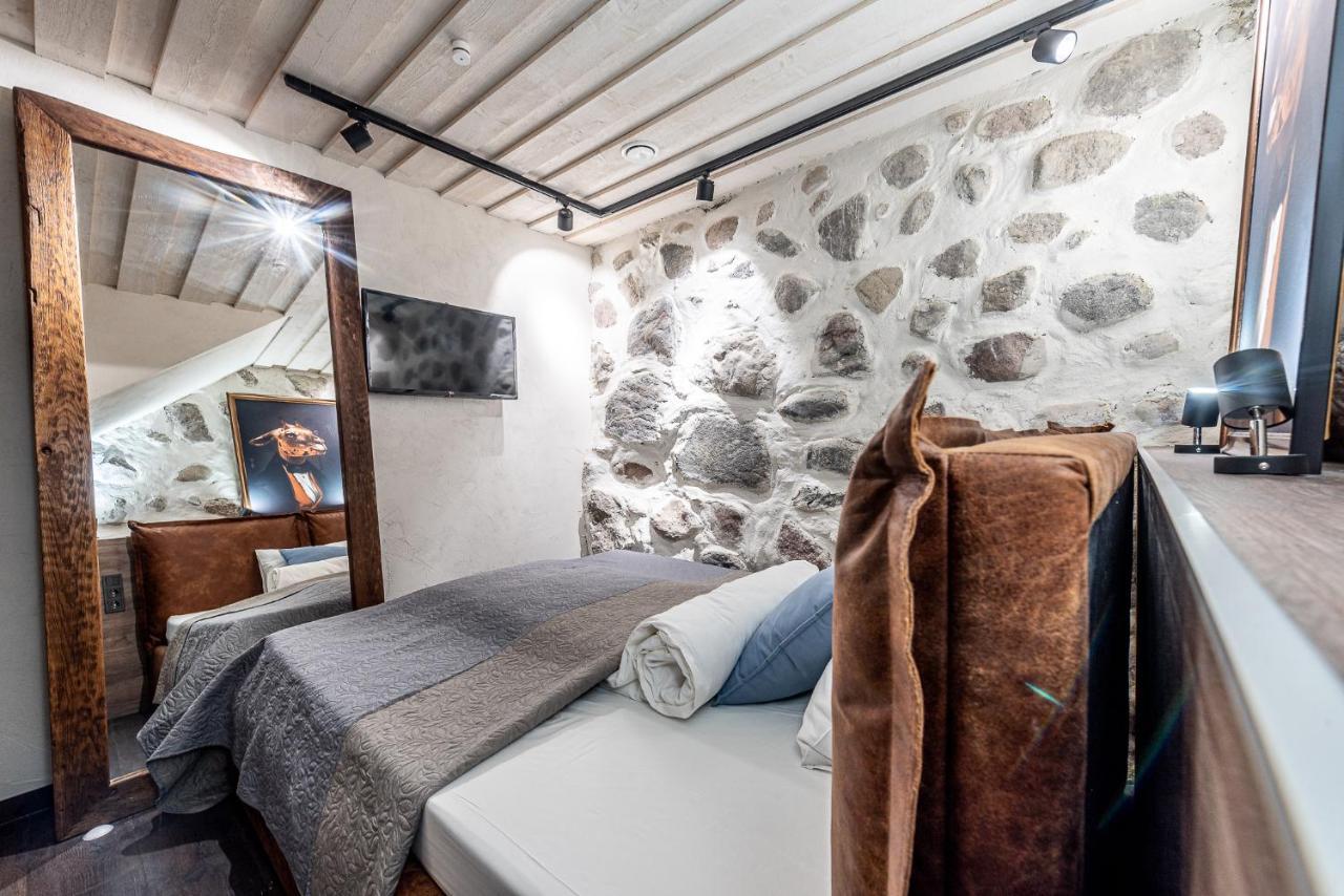 Unesco Hidden Arches - Restored 3 Bedroom In The Historic Pilies St. Vilnius