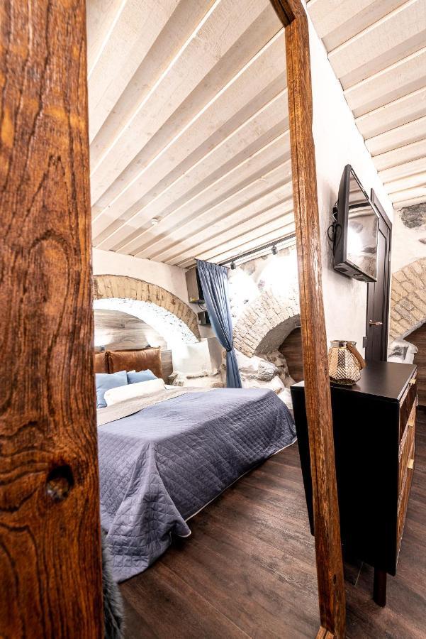 Unesco Hidden Arches - Restored 3 Bedroom In The Historic Pilies St. * Vilnius