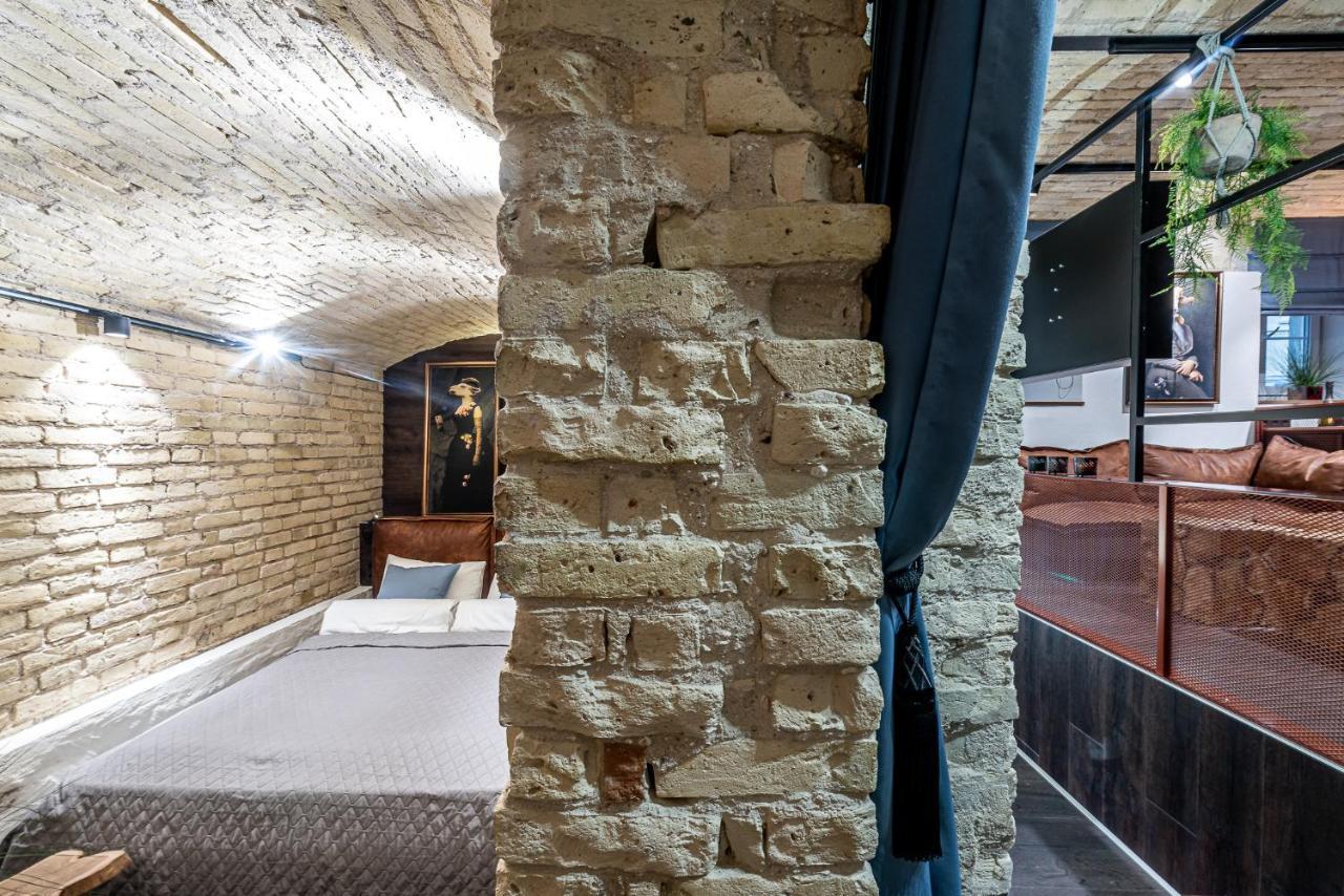 Apartment Unesco Hidden Arches - Restored 3 Bedroom In The Historic Pilies St. Vilnius