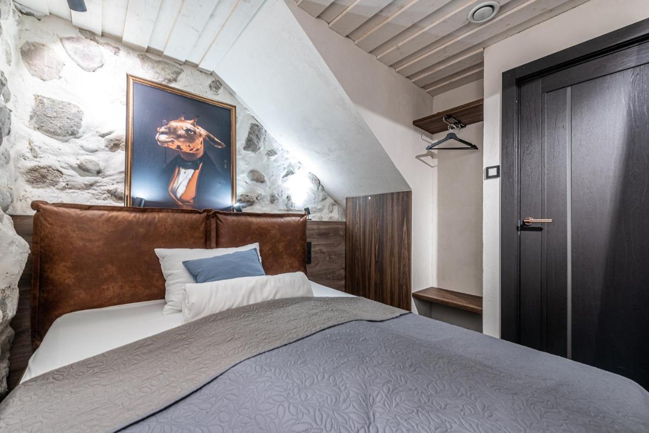 Unesco Hidden Arches - Restored 3 Bedroom In The Historic Pilies St. Apartment Vilnius