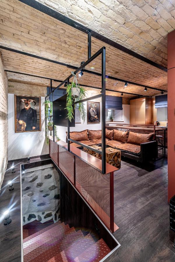 Unesco Hidden Arches - Restored 3 Bedroom In The Historic Pilies St. Vilnius