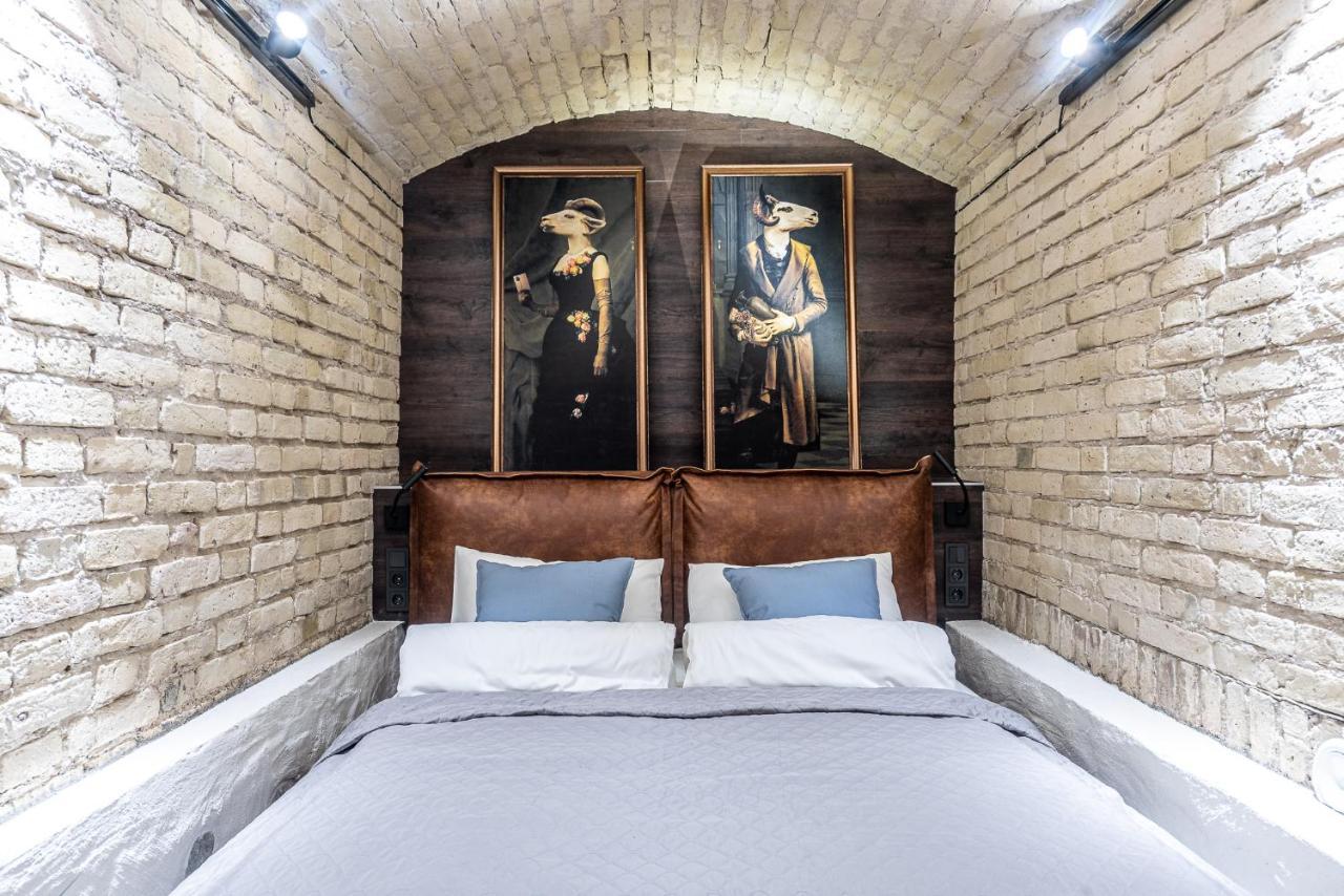 Unesco Hidden Arches - Restored 3 Bedroom In The Historic Pilies St. Apartment Vilnius