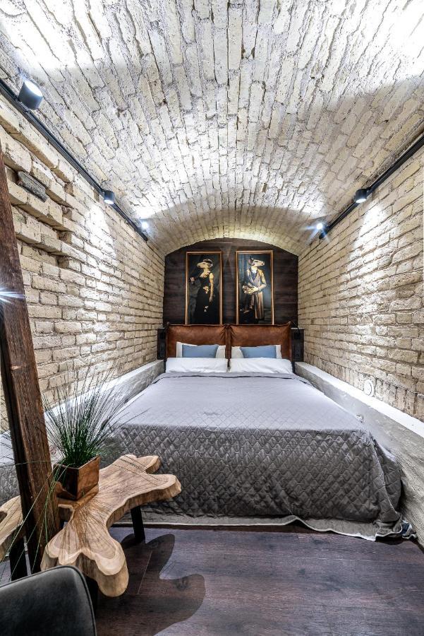 Unesco Hidden Arches - Restored 3 Bedroom In The Historic Pilies St. Vilnius